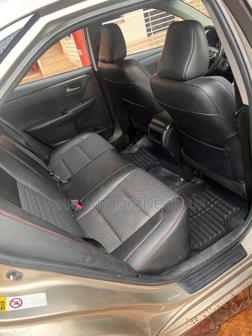 Toyota Camry SE 4dr Sedan (2.5L 4cyl 6A) 2015 Gold