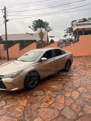 Toyota Camry SE 4dr Sedan (2.5L 4cyl 6A) 2015 Gold
