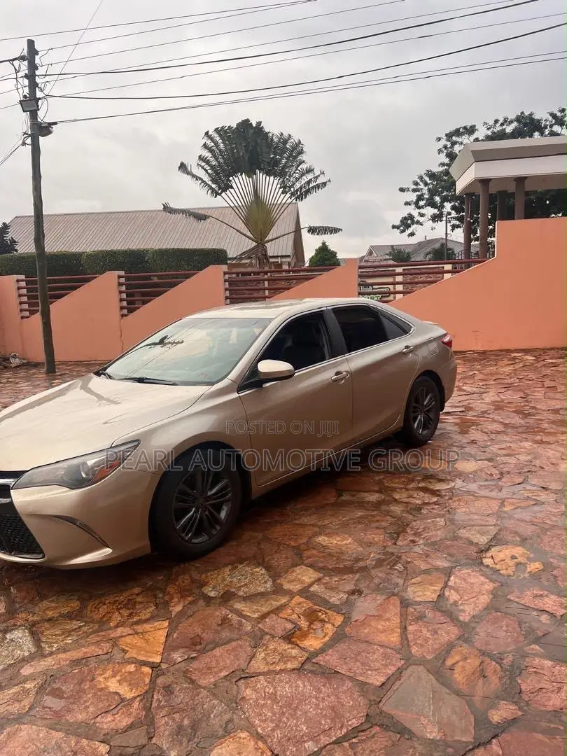 Toyota Camry SE 4dr Sedan (2.5L 4cyl 6A) 2015 Gold