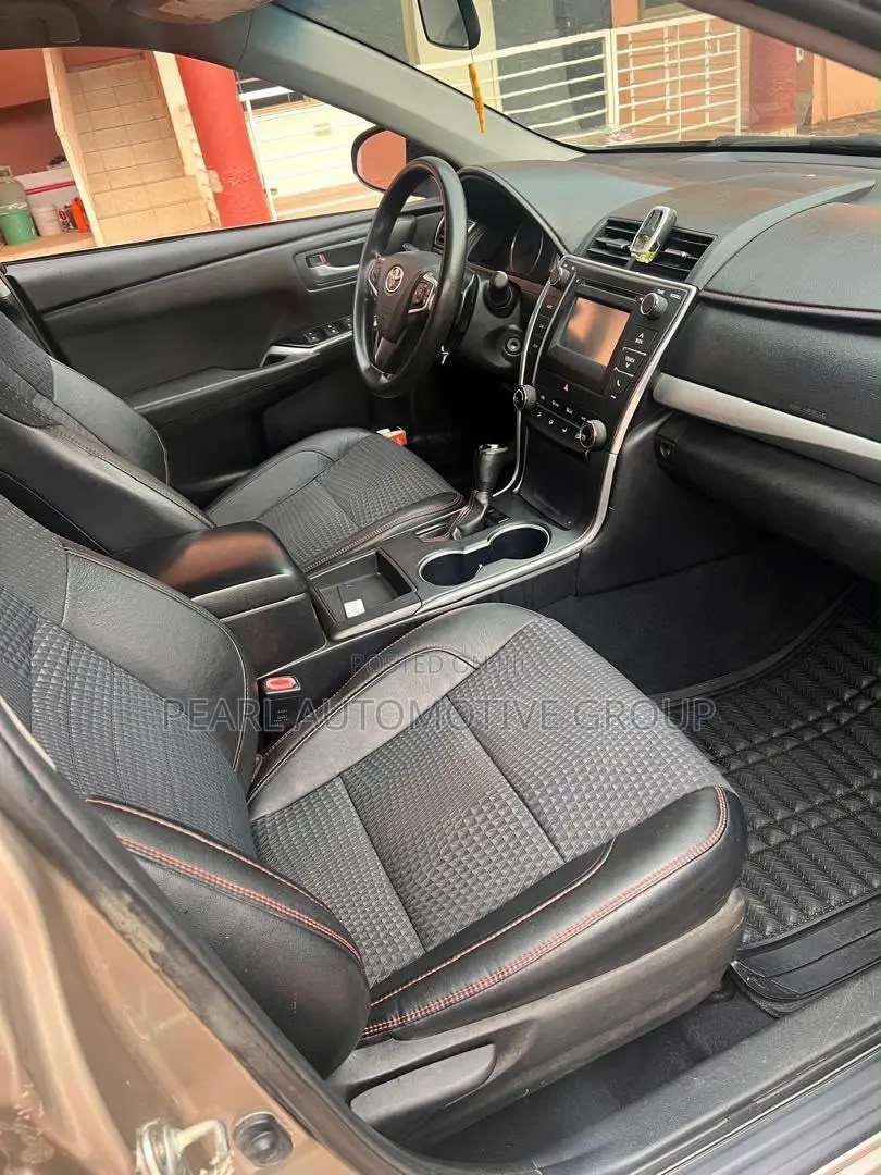 Toyota Camry SE 4dr Sedan (2.5L 4cyl 6A) 2015 Gold