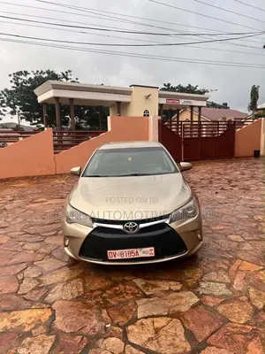 Toyota Camry SE 4dr Sedan (2.5L 4cyl 6A) 2015 Gold