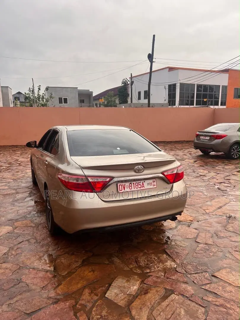 Toyota Camry SE 4dr Sedan (2.5L 4cyl 6A) 2015 Gold