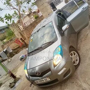 Toyota Vitz 1.3 AWD 3dr 2010 Gray
