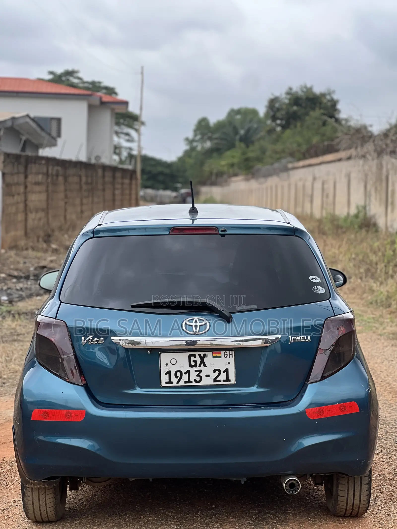 Toyota Vitz 2012 Blue
