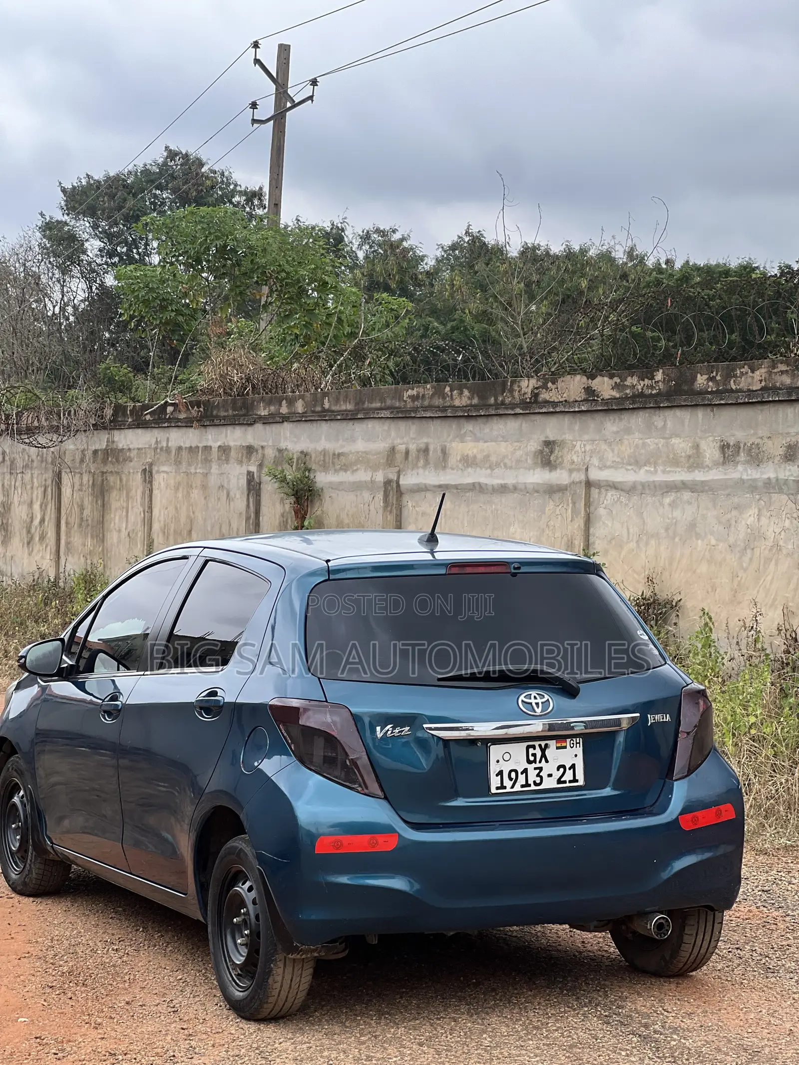 Toyota Vitz 2012 Blue