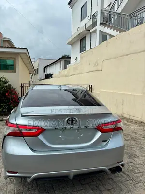 Toyota Camry XLE 2022 Silver
