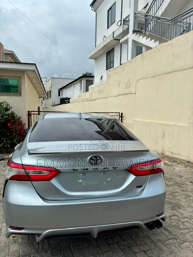 Toyota Camry XLE 2022 Silver