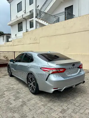 Toyota Camry XLE 2022 Silver