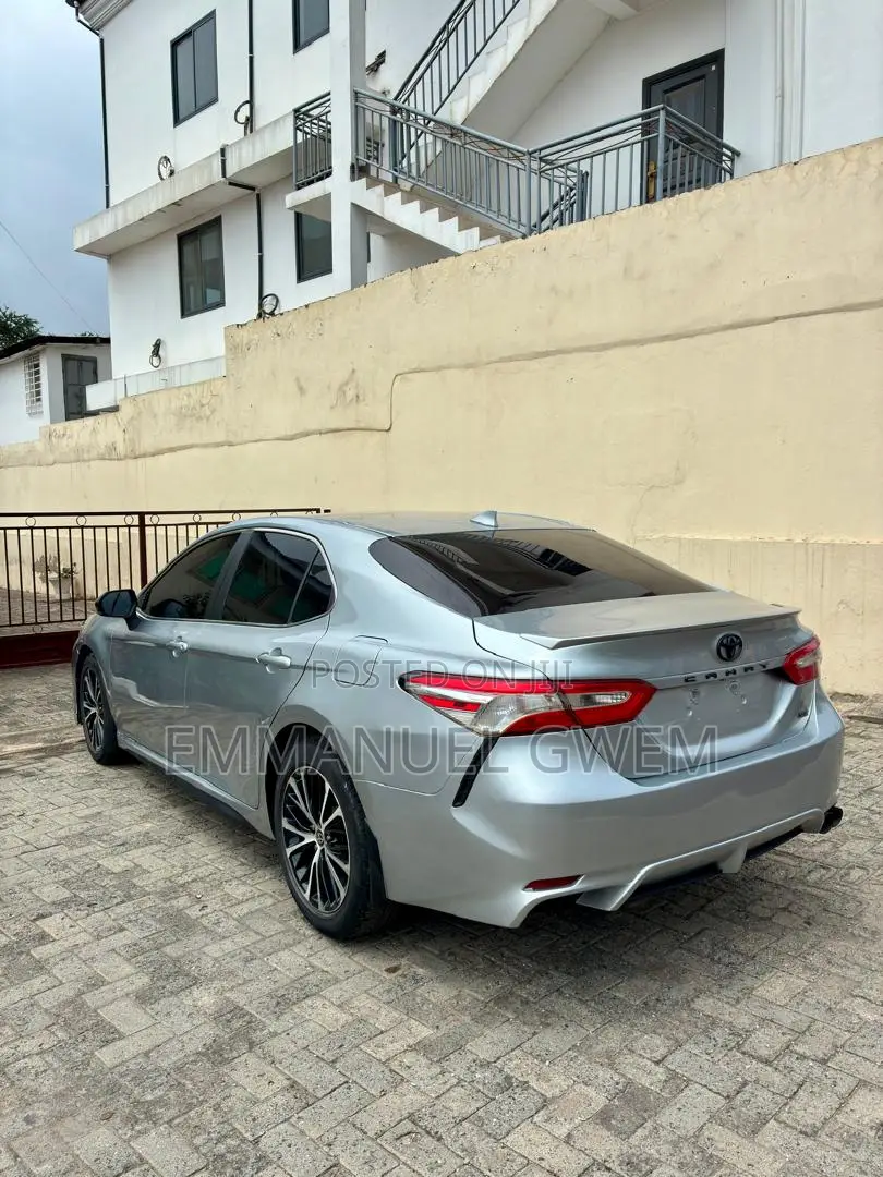 Toyota Camry XLE 2022 Silver