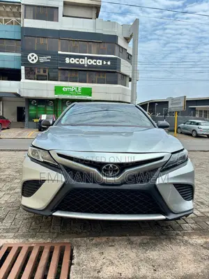 Toyota Camry XLE 2022 Silver