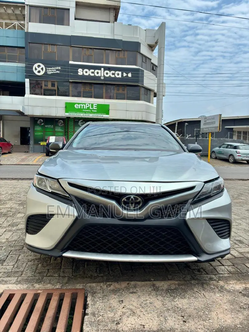 Toyota Camry XLE 2022 Silver