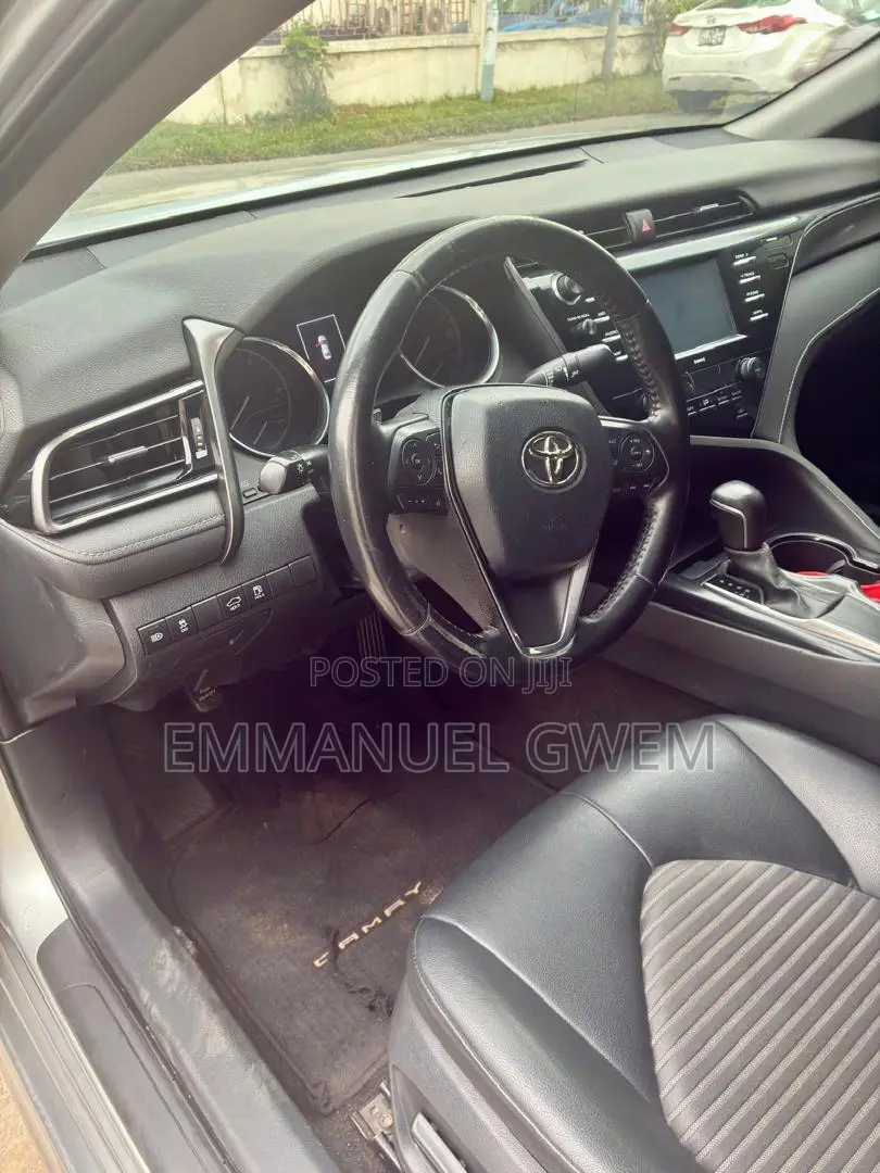 Toyota Camry XLE 2022 Silver