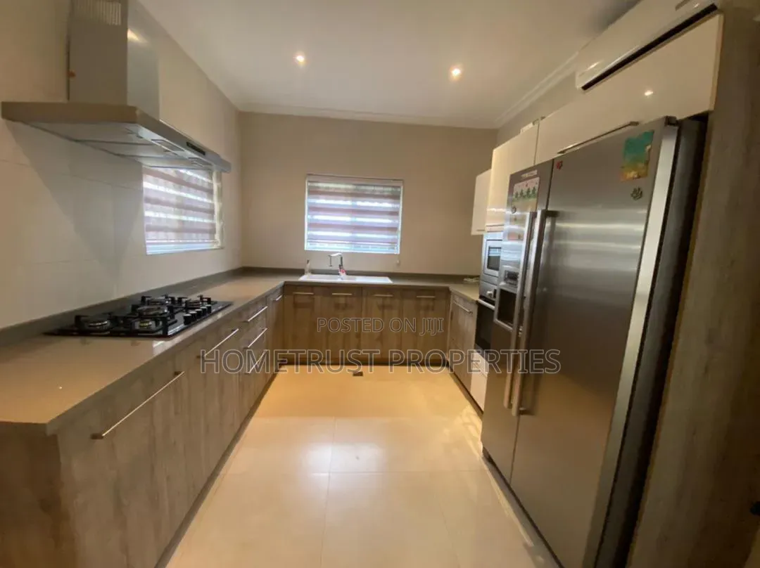 4bdrm Duplex in Airport Residential for sale
