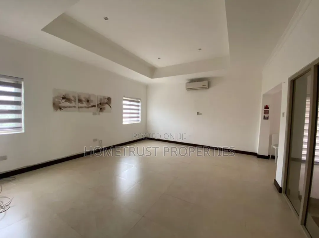 4bdrm Duplex in Airport Residential for sale