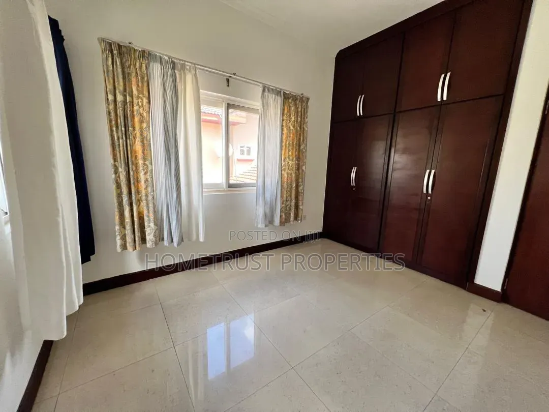 4bdrm Duplex in Airport Residential for sale