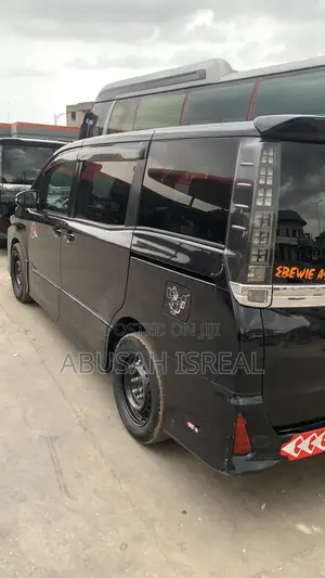 Toyota Voxy X 2WD 8-Seater 2015 Black