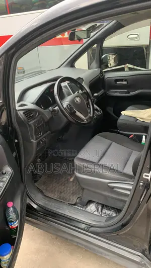 Toyota Voxy X 2WD 8-Seater 2015 Black