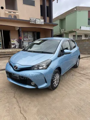 Toyota Vitz 1.3 AWD 5dr 2016 Blue