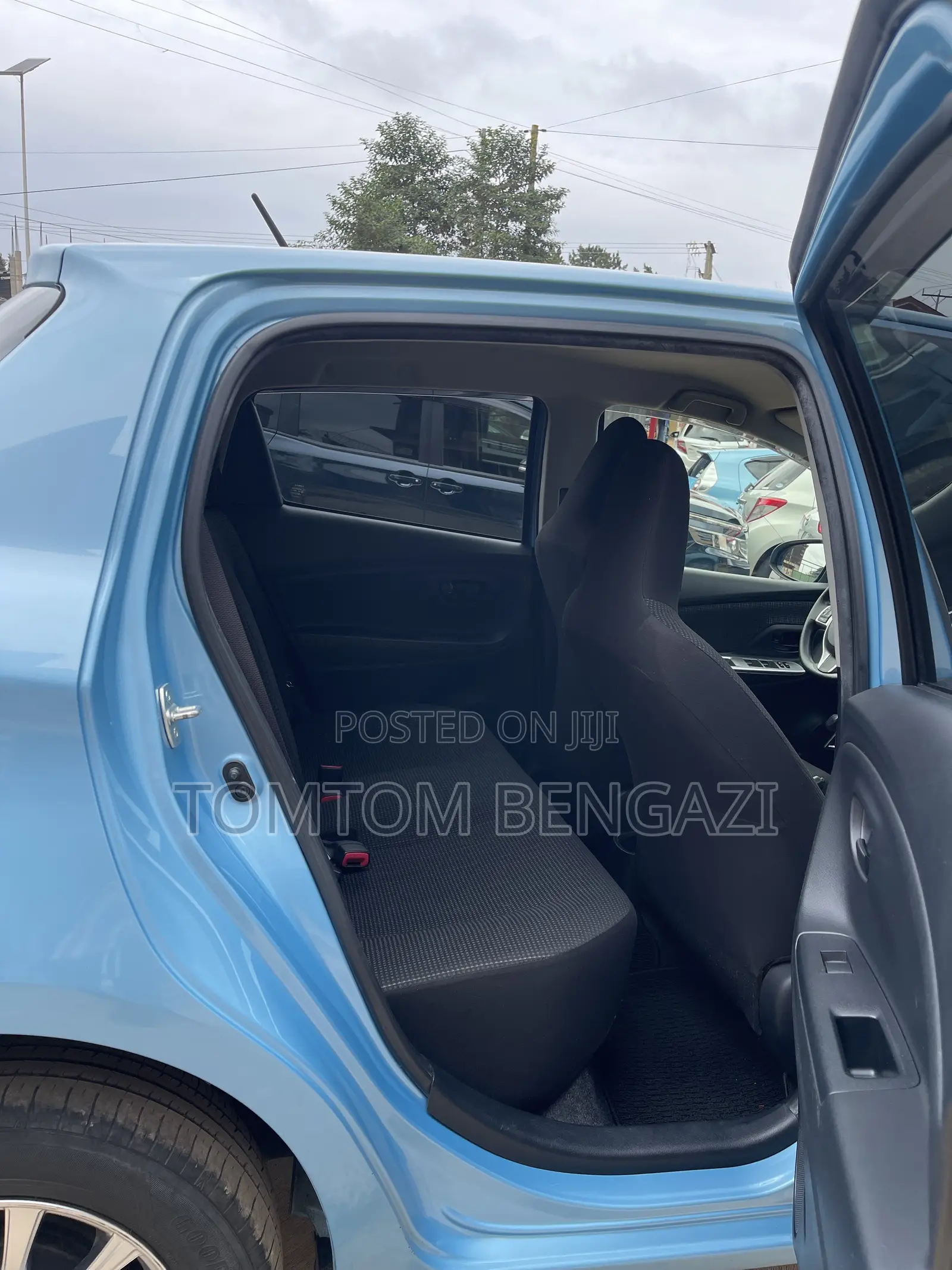 Toyota Vitz 1.3 AWD 5dr 2016 Blue