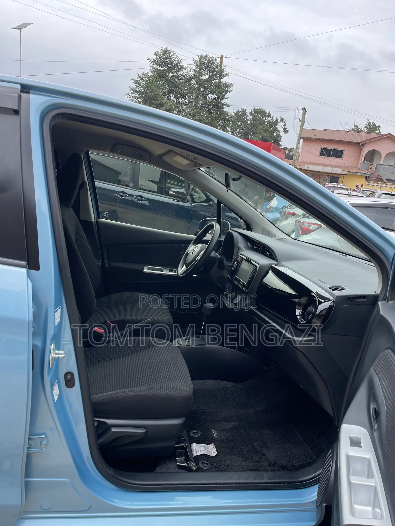 Toyota Vitz 1.3 AWD 5dr 2016 Blue