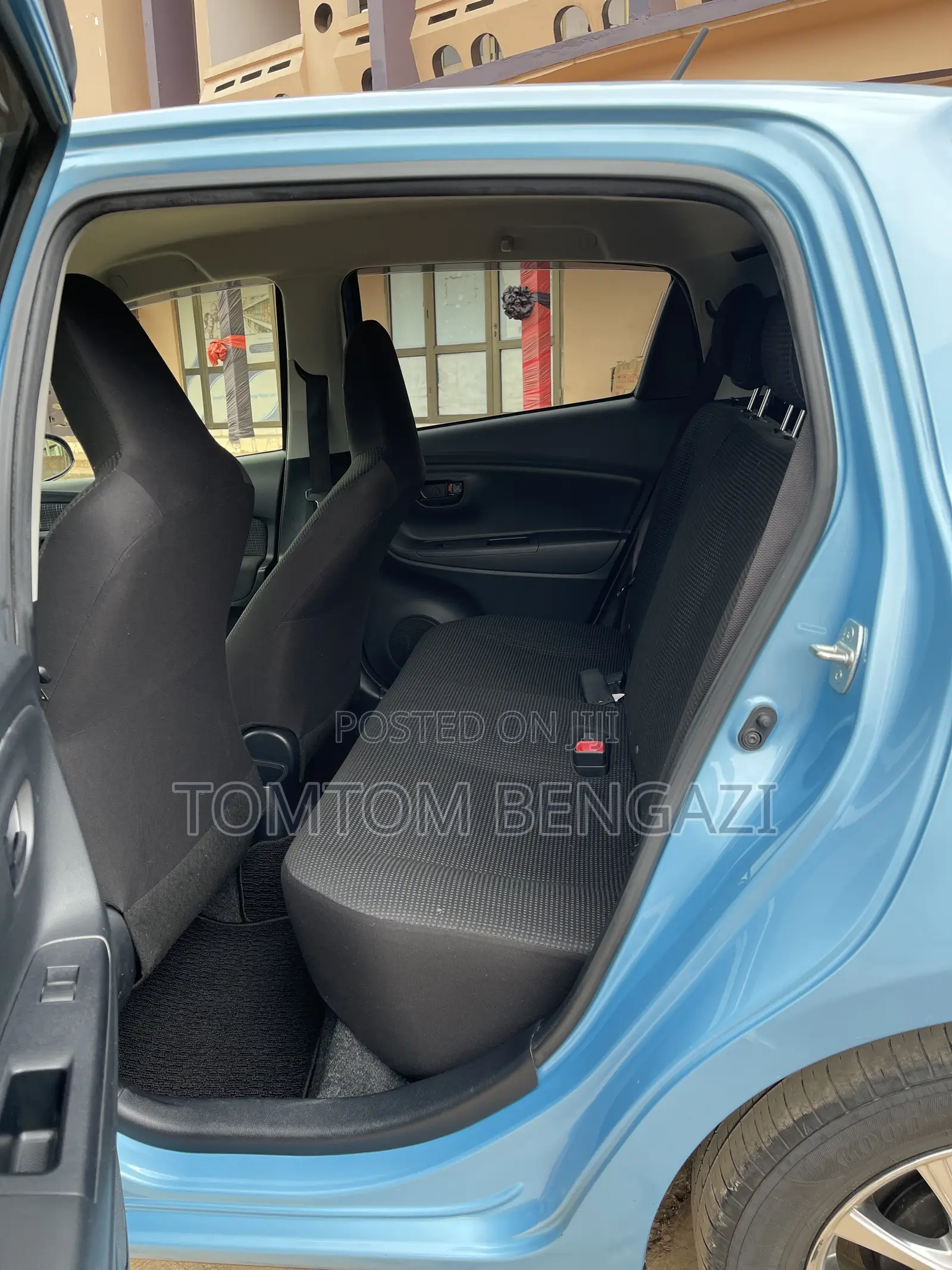 Toyota Vitz 1.3 AWD 5dr 2016 Blue