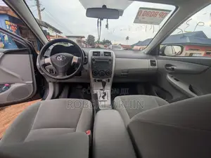 Toyota Corolla LE 4dr Sedan (1.8L 4cyl 4A) 2011 Gray