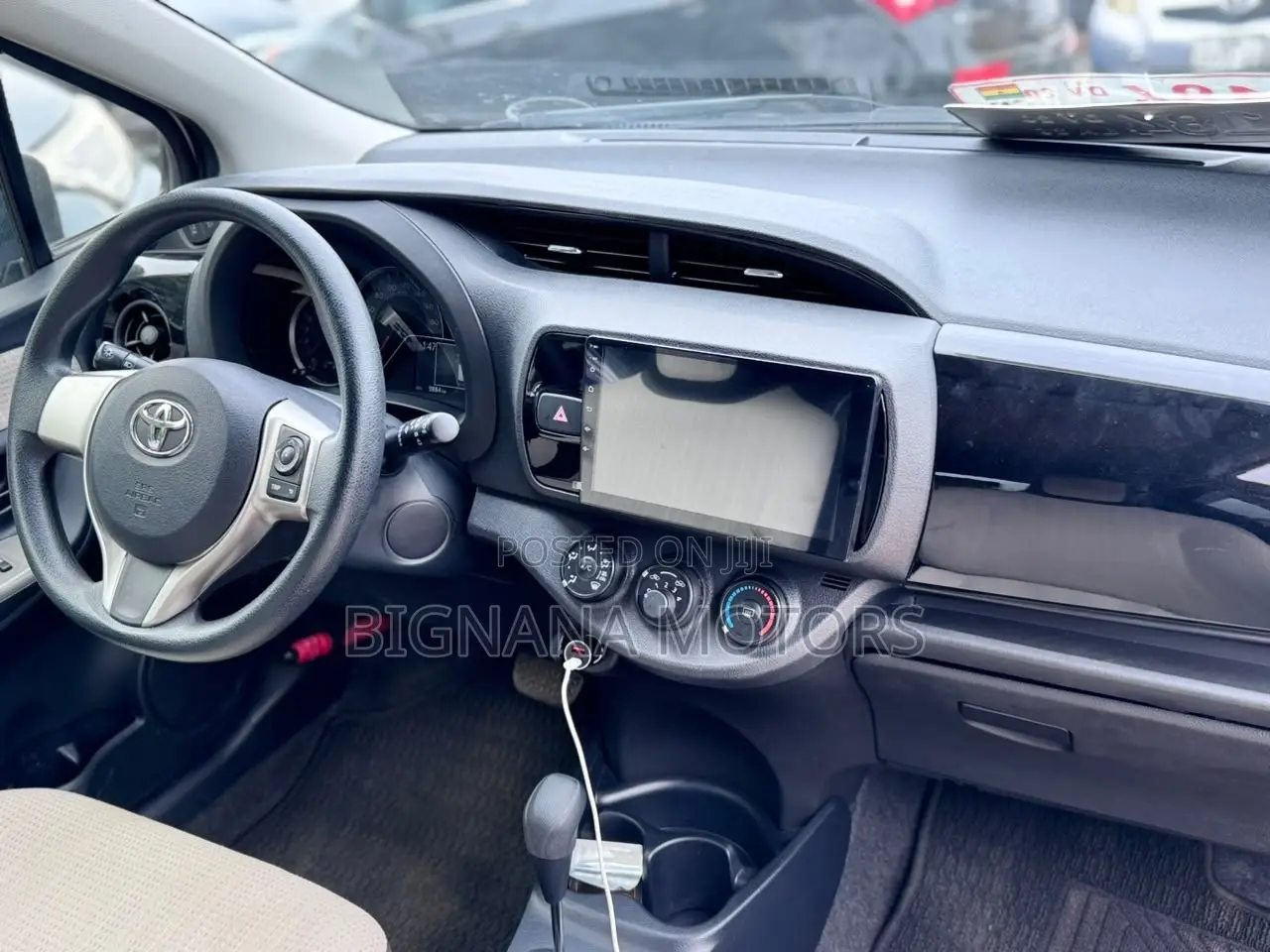 Toyota Vitz 1.3 AWD 5dr 2016 Beige