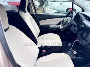 Toyota Vitz 1.3 AWD 5dr 2016 Beige