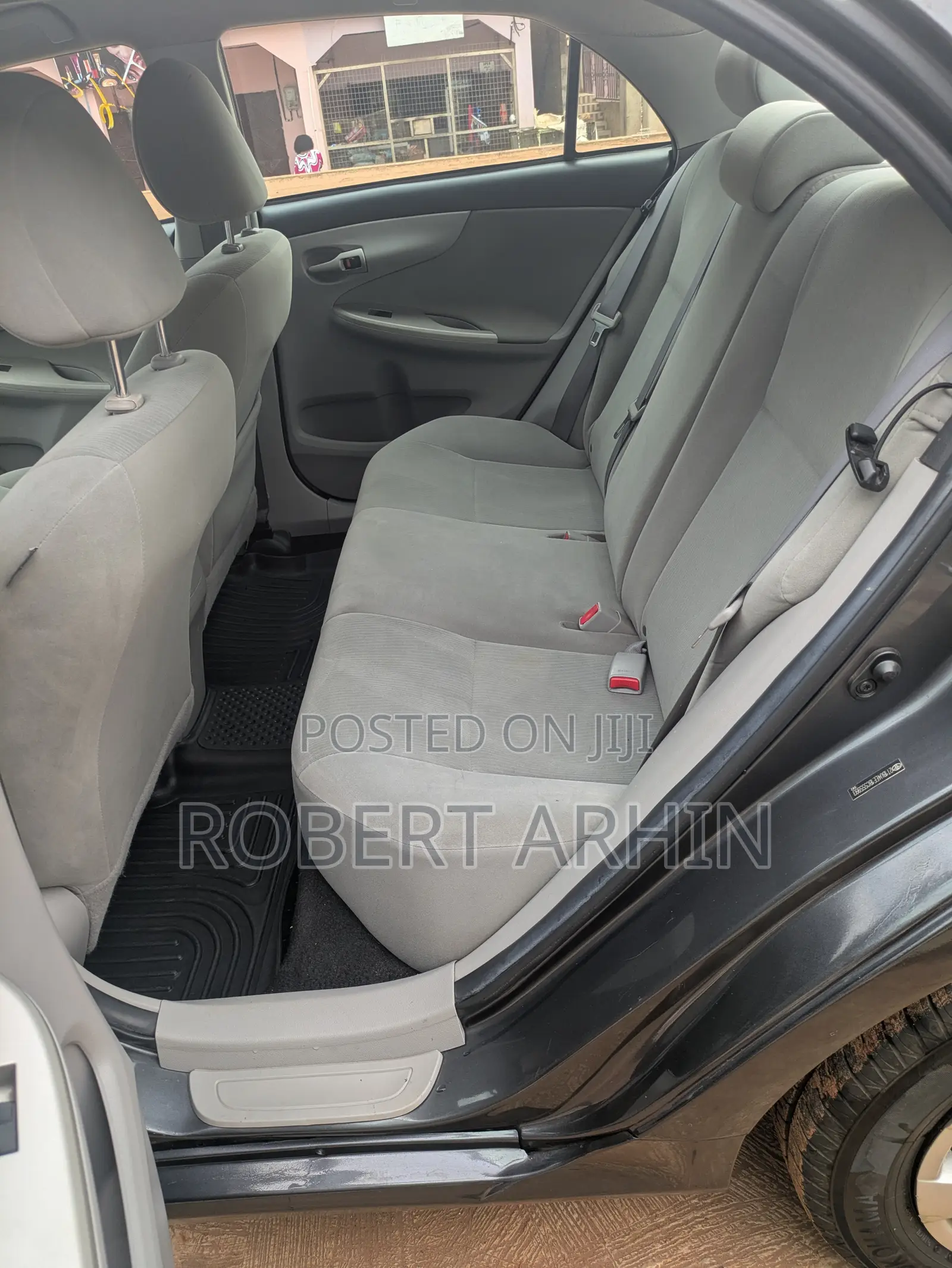 Toyota Corolla LE 4dr Sedan (1.8L 4cyl 4A) 2011 Gray