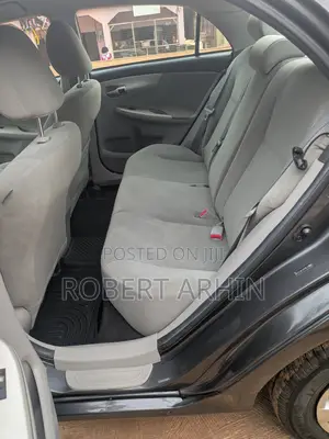 Toyota Corolla LE 4dr Sedan (1.8L 4cyl 4A) 2011 Gray