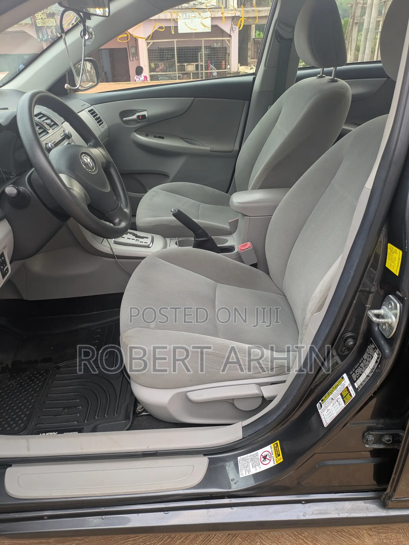 Toyota Corolla LE 4dr Sedan (1.8L 4cyl 4A) 2011 Gray