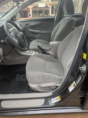 Toyota Corolla LE 4dr Sedan (1.8L 4cyl 4A) 2011 Gray