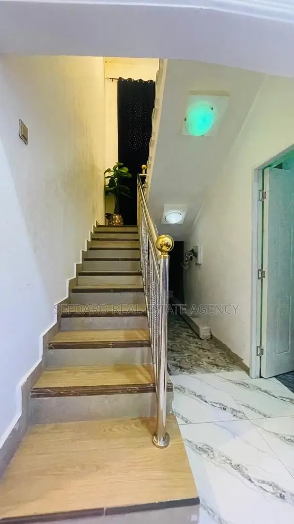 Furnished 6bdrm Duplex in Sefdard Properties, Ablekuma for sale
