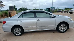 Toyota Corolla LE 4dr Sedan (1.8L 4cyl 4A) 2011 Silver