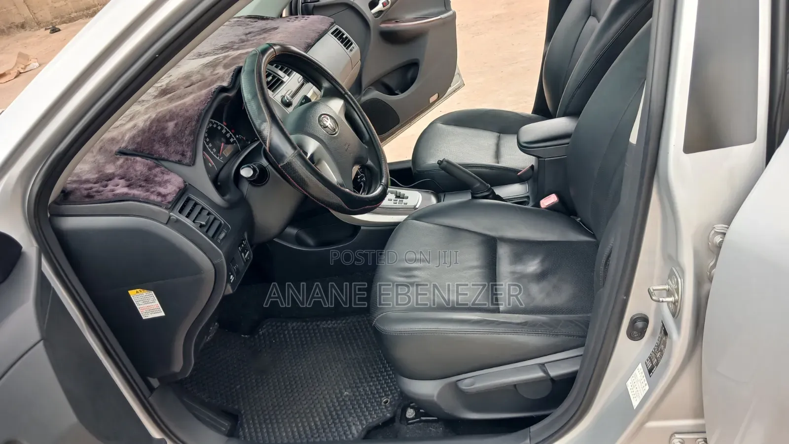 Toyota Corolla LE 4dr Sedan (1.8L 4cyl 4A) 2011 Silver