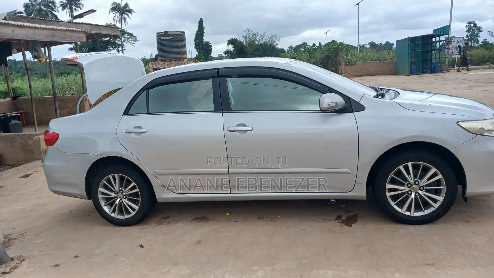 Toyota Corolla LE 4dr Sedan (1.8L 4cyl 4A) 2011 Silver
