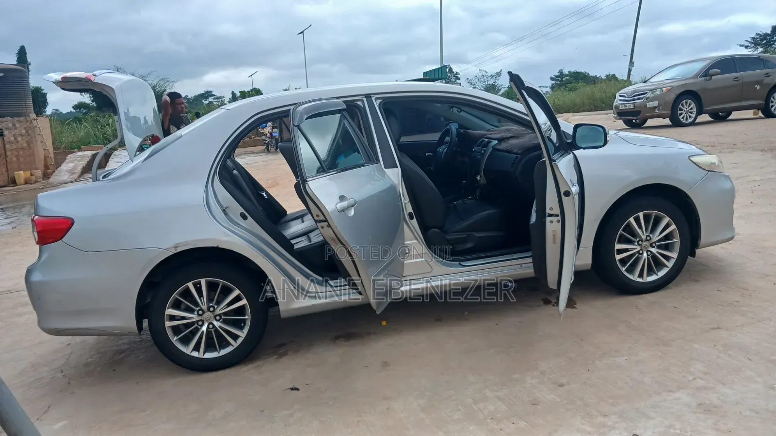 Toyota Corolla LE 4dr Sedan (1.8L 4cyl 4A) 2011 Silver