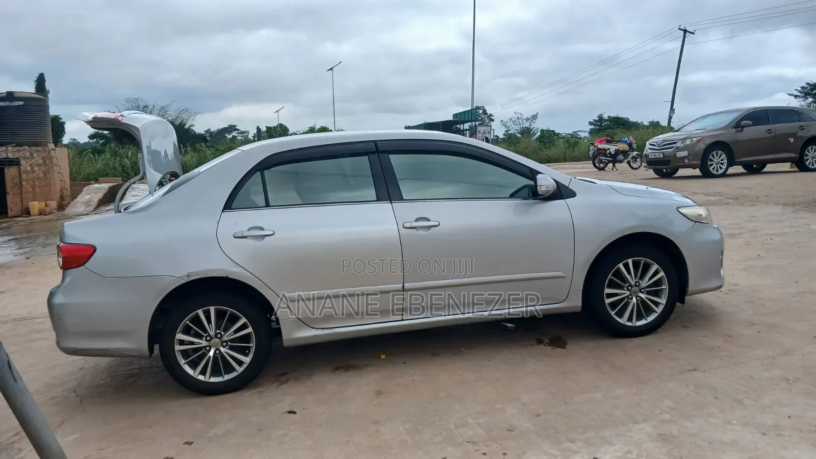 Toyota Corolla LE 4dr Sedan (1.8L 4cyl 4A) 2011 Silver