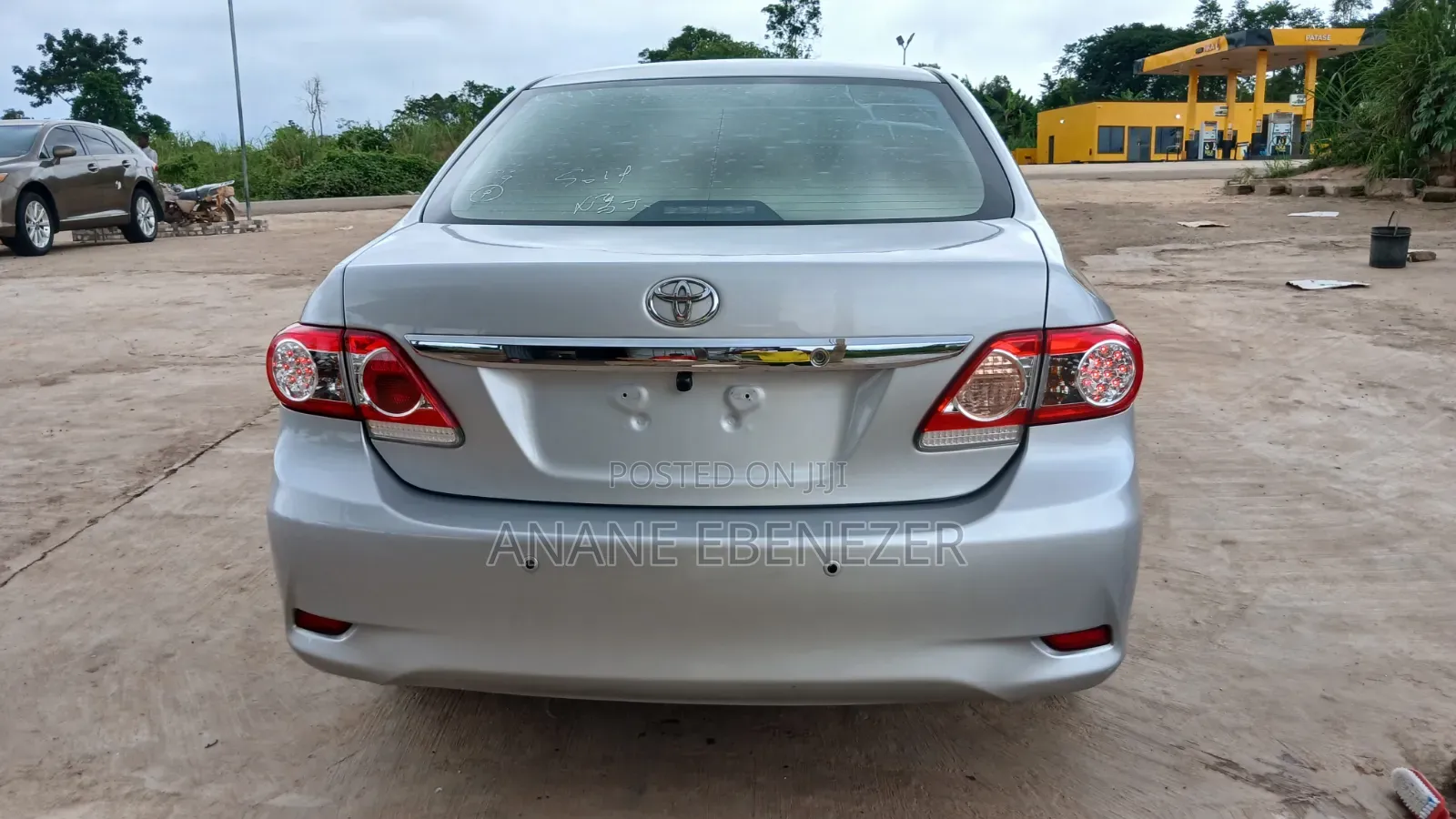 Toyota Corolla LE 4dr Sedan (1.8L 4cyl 4A) 2011 Silver