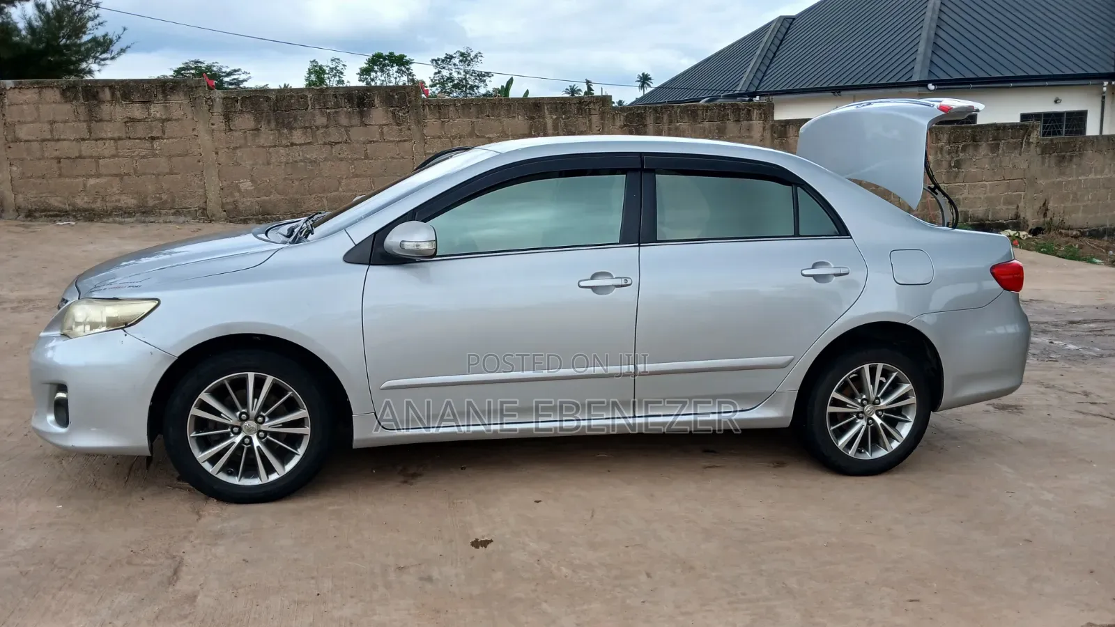 Toyota Corolla LE 4dr Sedan (1.8L 4cyl 4A) 2011 Silver