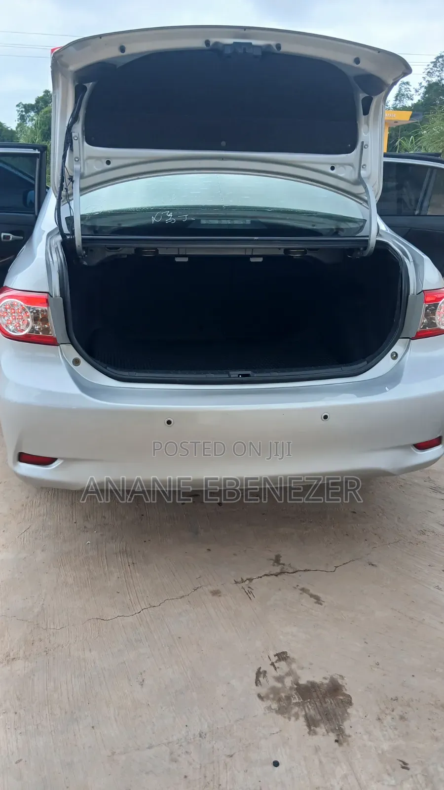 Toyota Corolla LE 4dr Sedan (1.8L 4cyl 4A) 2011 Silver