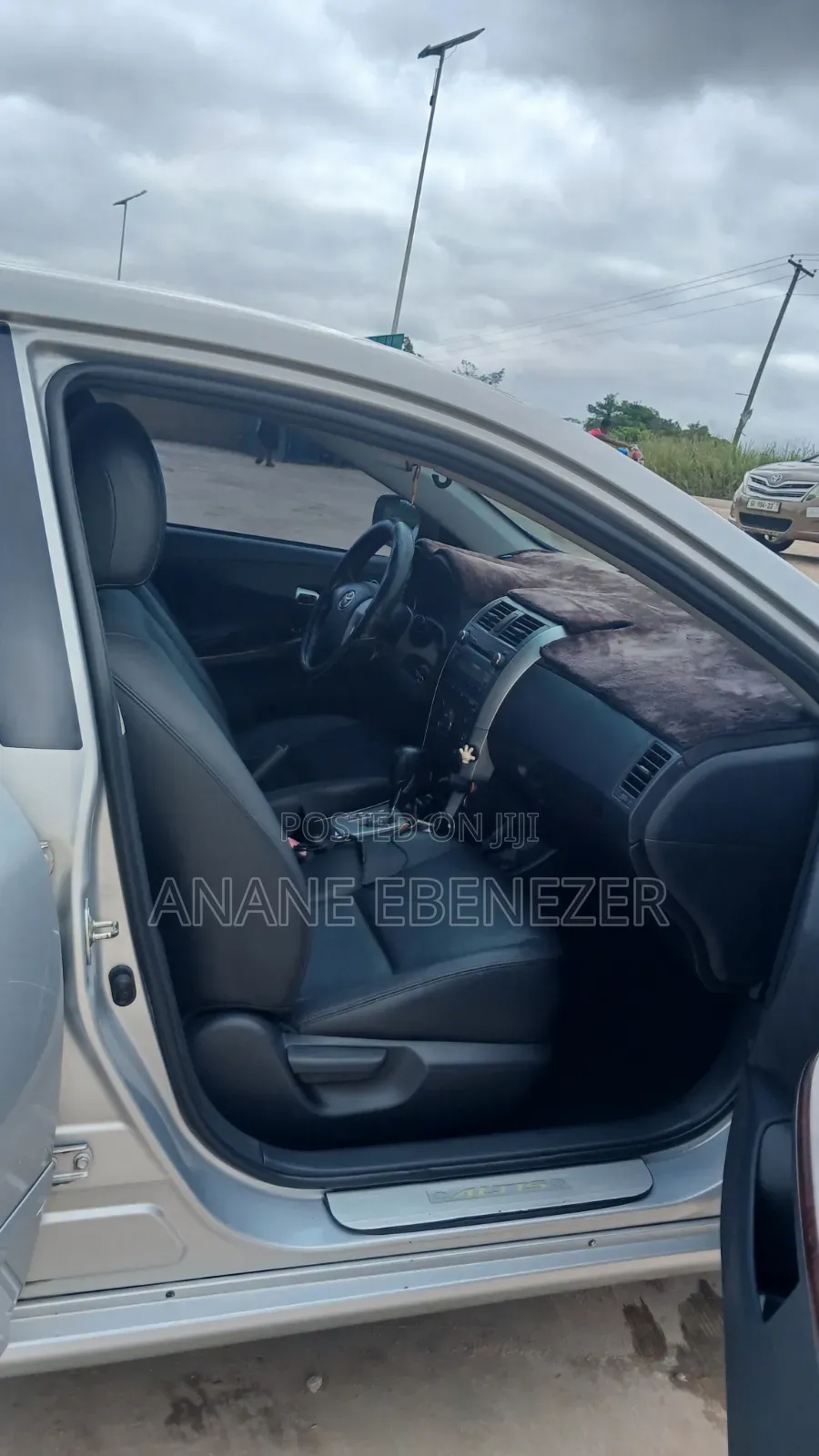 Toyota Corolla LE 4dr Sedan (1.8L 4cyl 4A) 2011 Silver