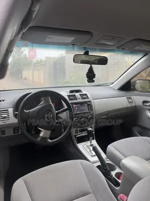 Toyota Corolla LE 4dr Sedan (1.8L 4cyl 4A) 2013 Gray