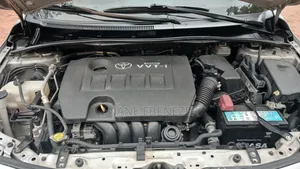 Toyota Corolla LE 4dr Sedan (1.8L 4cyl 4A) 2011 Silver
