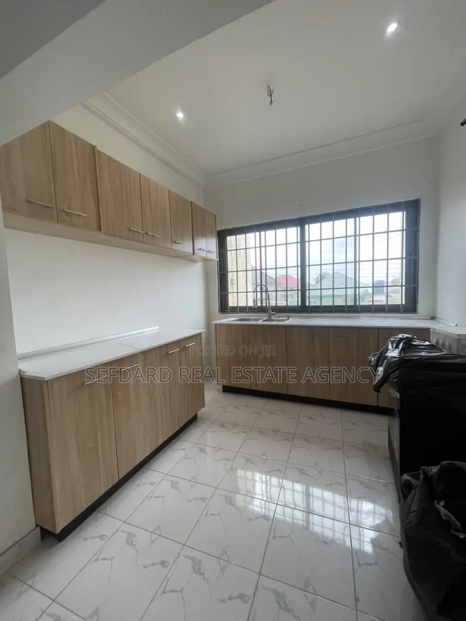 8bdrm House in Sefdard Properties, Tetegu for sale
