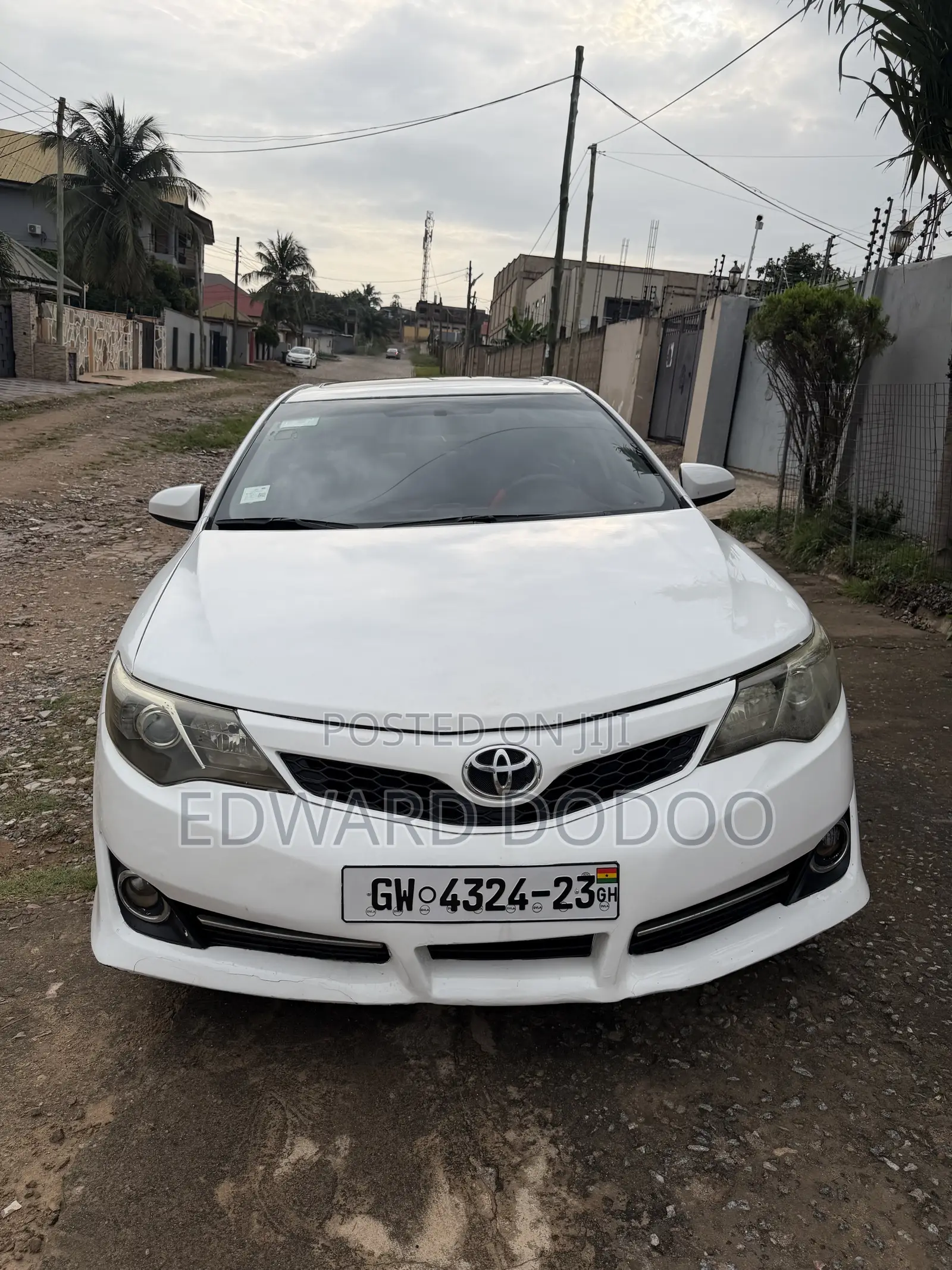 Toyota Camry SE 4dr Sedan (2.5L 4cyl 6A) 2014 White
