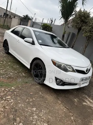 Toyota Camry SE 4dr Sedan (2.5L 4cyl 6A) 2014 White