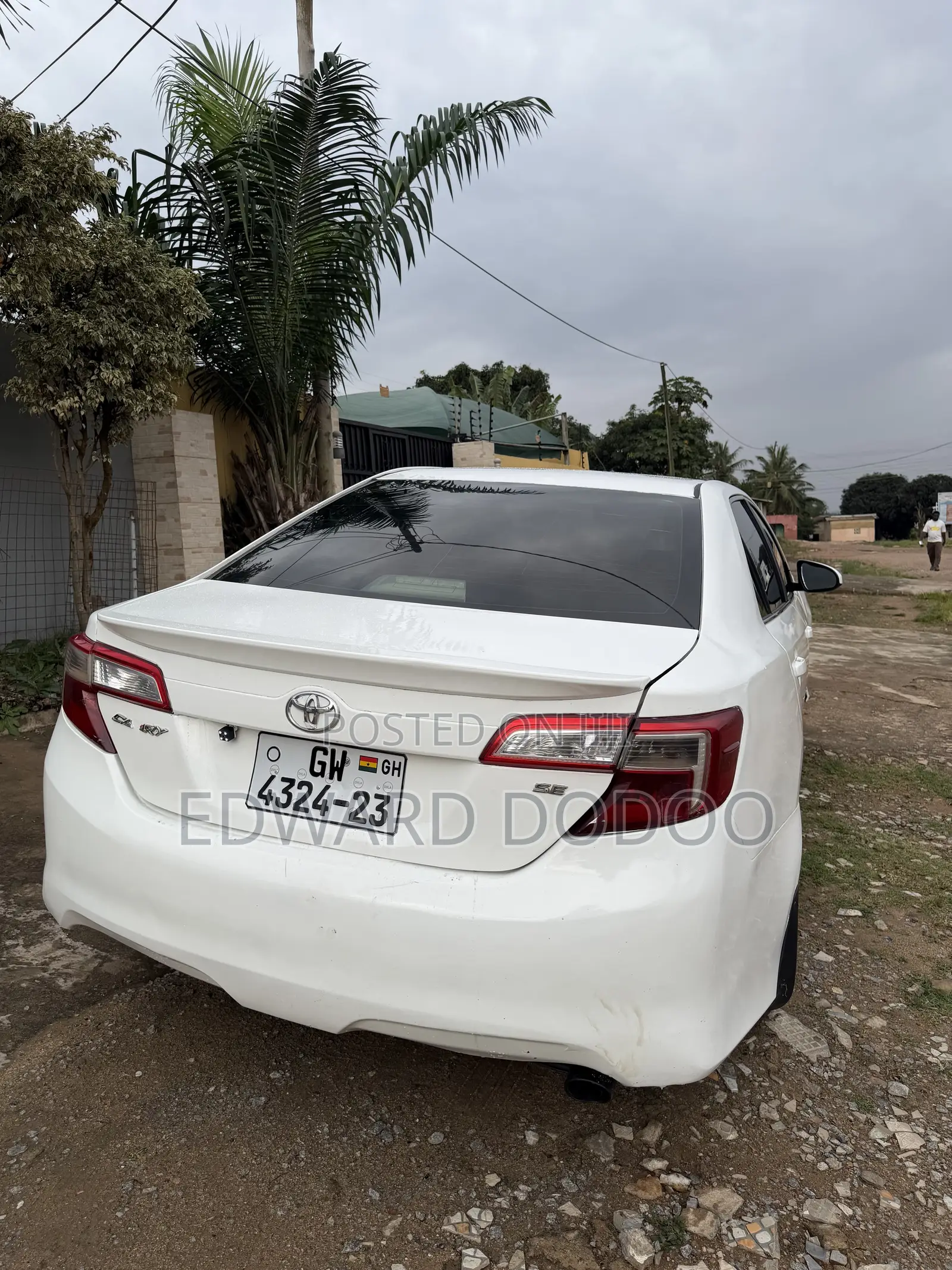 Toyota Camry SE 4dr Sedan (2.5L 4cyl 6A) 2014 White