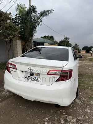 Toyota Camry SE 4dr Sedan (2.5L 4cyl 6A) 2014 White