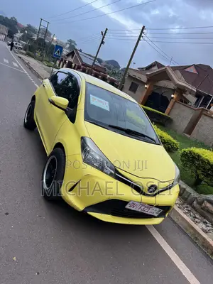 Toyota Vitz 1.5 FWD 5dr 2015 Yellow